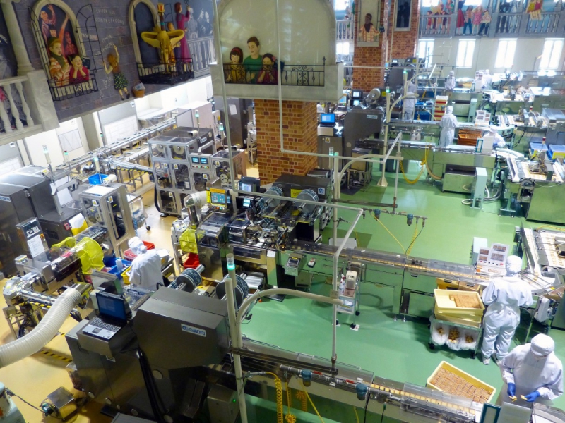 chocolaterie-LIEUCHE-min_japan_sapporo_chocolate_factory_label_packaging_cookie_machine_operators-961509